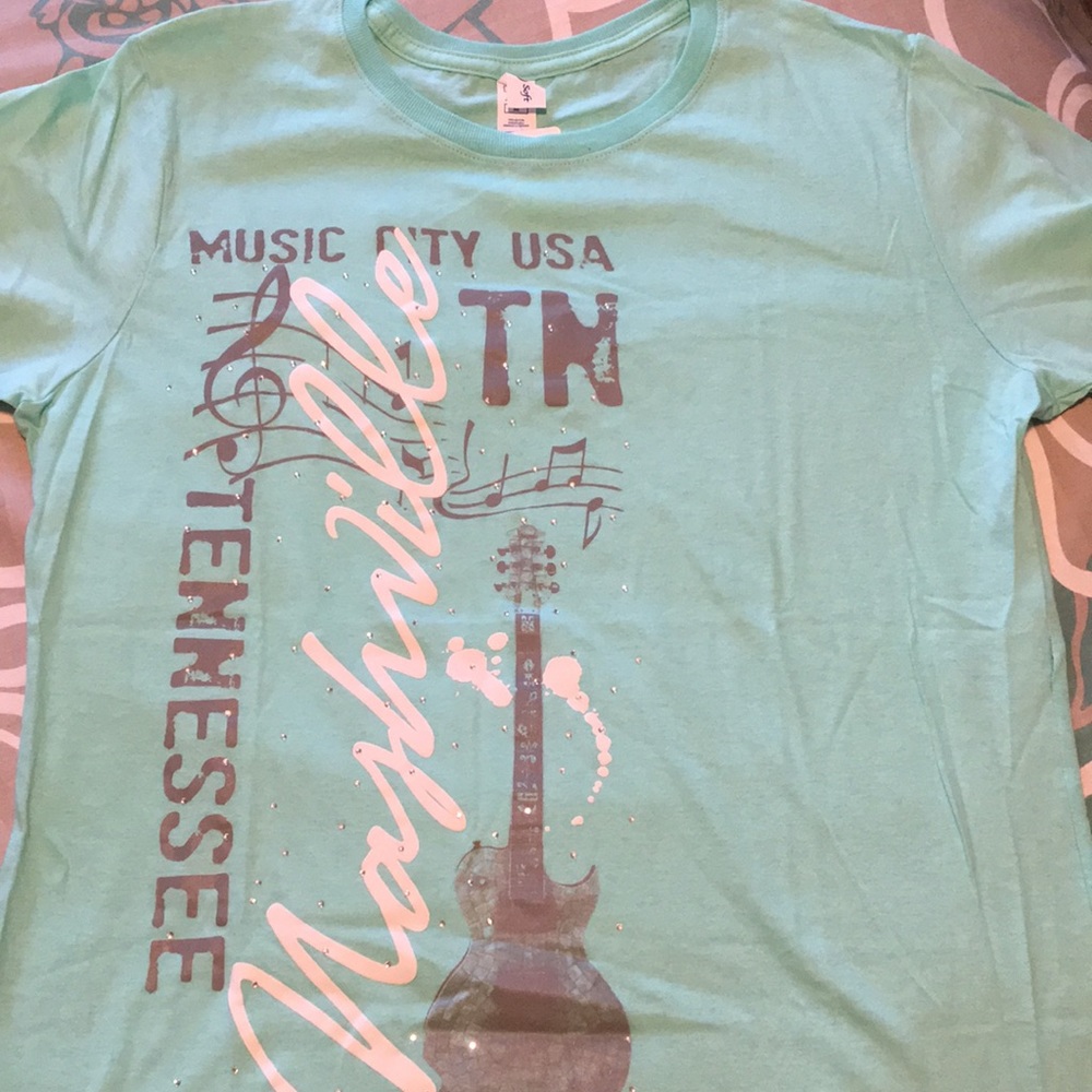 Women’s Nashville fitted tee